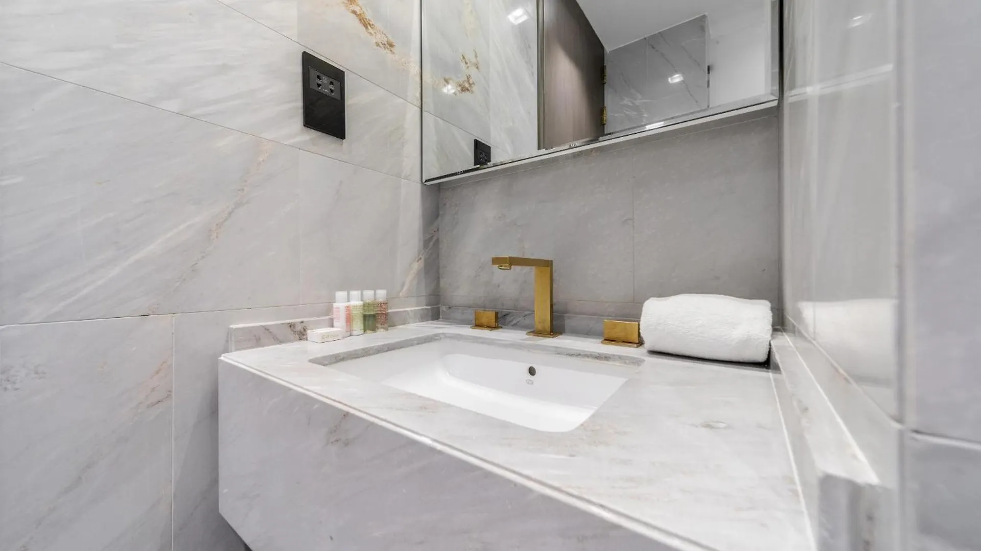 Superluxury Apartment In Five Palm, Pool & Beach Access Dubai